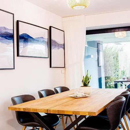 Sunny Gozy Retreat In The Heart Of The Coast Apartment *