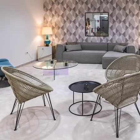 Sunny Gozy Retreat In The Heart Of The Coast