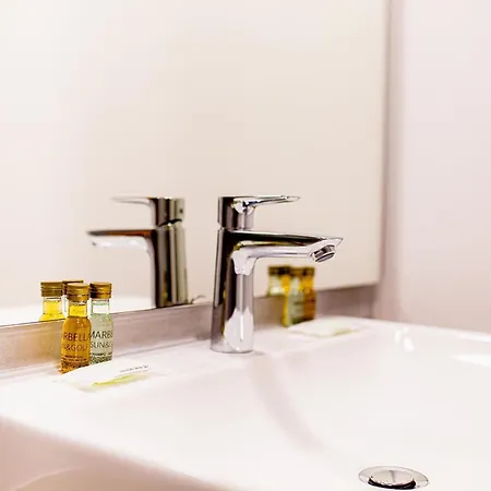 Sunny Gozy Retreat In The Heart Of The Coast