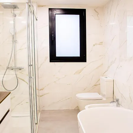 Sunny Gozy Retreat In The Heart Of The Coast Apartament