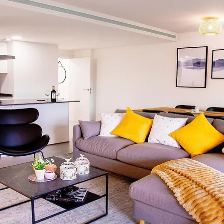 Sunny Gozy Retreat In The Heart Of The Coast