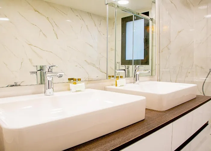 Sunny Gozy Retreat In The Heart Of The Coast Apartamento