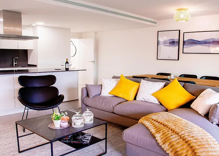 Sunny Gozy Retreat In The Heart Of The Coast