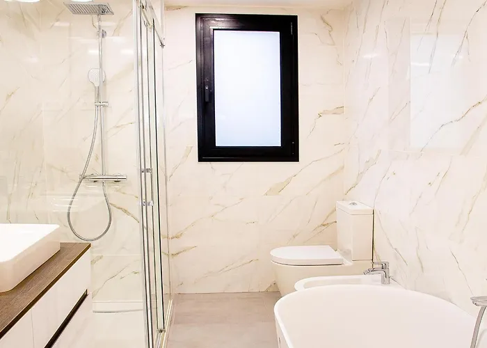 Sunny Gozy Retreat In The Heart Of The Coast Appartamento